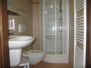 Koupelna v ubytování Azienda agricola biologica Le Lucciole + 42 fotografií