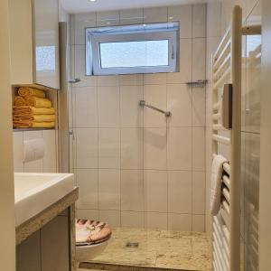 Koupelna v ubytování Hamburg Niendorf-Suite + 37 fotografií