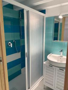 a bathroom with a shower and a sink at LAGUNA BLU Camera CIELO con terrazza panoramica in comune in Chioggia +55 photos