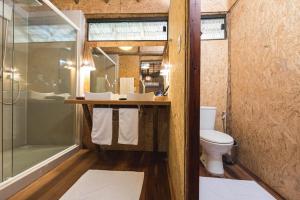 a bathroom with a toilet and a shower and a sink at BobZ Boutique Resort in Barra Grande