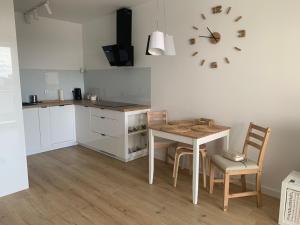 Kuchyňa alebo kuchynka v ubytovaní Apartament Słoneczna Zatoka