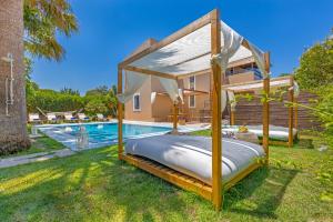 The swimming pool at or close to Luxury Mansion Rhodes