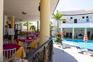 Bazén v ubytování Hotel L'Ancora nebo v jeho okolí