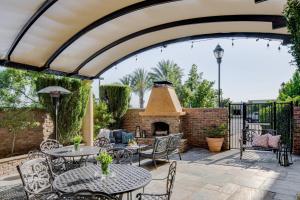 Patio nebo venkovní prostory v ubytování Ayres Hotel & Spa Moreno Valley/Riverside