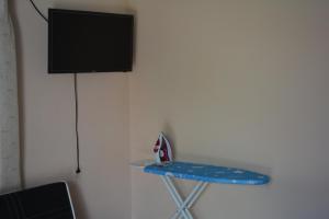 Televisi dan/atau pusat hiburan di Apartamentos y Hostal RUDON #1