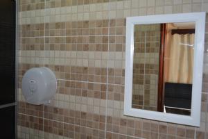 Kamar mandi di Apartamentos y Hostal RUDON #1