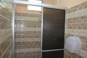 Kamar mandi di Apartamentos y Hostal RUDON #1