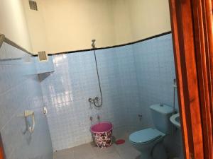 a bathroom with a toilet and a pink bucket at maison familiale calme hostcom in Oujda +6 photos