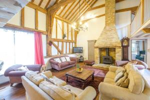 Seating area sa Old Hall Barn - Aldeburgh Coastal Cottages