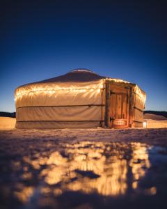 Loodusmaastik of the luxury tent lähedal