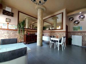 a dining room with a table and chairs at Tarnava - Oldtown House in Veliko Tŭrnovo