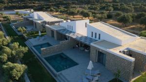 Bazén v ubytovaní Askelinos Villas alebo v jeho blízkosti