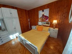 Ein Bett oder Betten in einem Zimmer der Unterkunft Apartments Gabriel