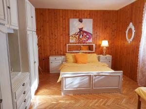 Ein Bett oder Betten in einem Zimmer der Unterkunft Apartments Gabriel