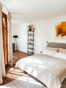 a bedroom with a large white bed in a room at FEWO Studio7 in Vorderelsenwang