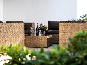 Posezení v ubytování Luxury Villa on the Beach with sunny Garden, Parking