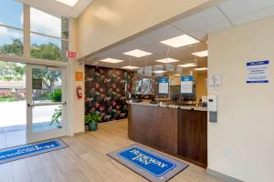 Vstupní hala nebo recepce v ubytování Downtown Hollywood Gardens Inn & Suites + 35 fotografií