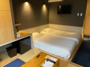 Postel nebo postele na pokoji v ubytování Yumoto Station Hotel MIRAHAKONE