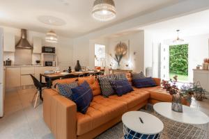 a living room with a couch and a table at Villa Trouvillaise C.L.S Deauville in Trouville-sur-Mer