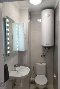 Koupelna v ubytování New The Twins Varna Two-Bedroom, Apt 3 at 15 Tsani Ginchev Street, floor 2