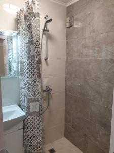 Koupelna v ubytování New The Twins Varna Two-Bedroom, Apt 3 at 15 Tsani Ginchev Street, floor 2