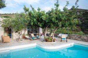 Bazén v ubytování Istron Luxury Villas nebo v jeho okolí