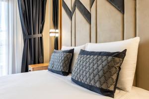 Un pat sau paturi într-o cameră la Endican Sultanahmet Hotel