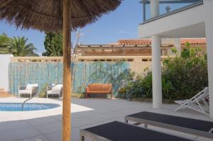 Bazén v ubytování Hotel La Posada De Paco - Spa & Adults Friendly nebo v jeho okolí