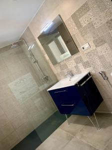 a bathroom with a blue sink and a shower at La Casa del Puente in Lecrin