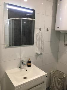 Ένα μπάνιο στο River Apartment