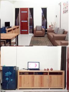 ein Wohnzimmer mit einem Sofa und einem Tisch in der Unterkunft Villa Oth in Batu