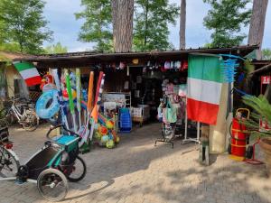 Ospiti di Chalet 4 or 6 persons Toscana Viareggio Camping Bosco Verde Italië