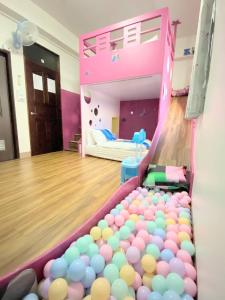 We Smile B&B tesisinde bir odada yatak veya yataklar
