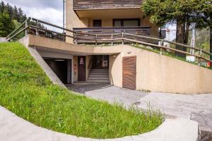 Tòa nhà nơi căn hộ tọa lạc