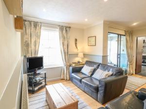 Televiisor ja/või meelelahutuskeskus majutusasutuses Olde Carpenters Cottage