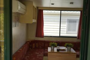 Foto dalla galleria di Chalet 4 or 6 persons Toscana Viareggio Camping Bosco Verde Italië a Torre del Lago Puccini