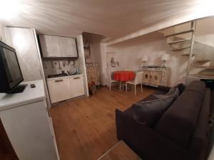 A kitchen or kitchenette at Navona Best House