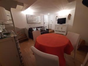 A kitchen or kitchenette at Navona Best House