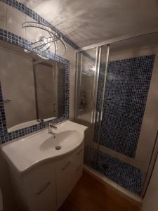A bathroom at Navona Best House