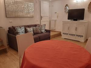 A television and/or entertainment centre at Navona Best House