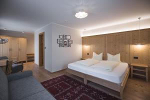 Postel nebo postele na pokoji v ubytování Emma Historic Hotel