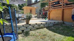 Jardín al aire libre en Onix- Kis-tó Apartman ORFŰ