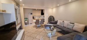 a living room with a couch and a table at GardenView Apartments & Suites bei Bad Kissingen in Nüdlingen +61 photos