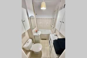 Kúpeľňa v ubytovaní Super Apartament SAWA 2 Metro WiFi 500 mbs TV'50 Netflix HBO AppleTV+ + 29 fotografií
