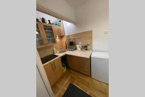 Kuchyňa alebo kuchynka v ubytovaní Super Apartament SAWA 2 Metro WiFi 500 mbs TV'50 Netflix HBO AppleTV+