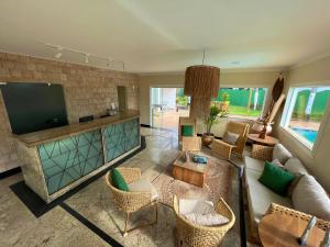 TV a/nebo společenská místnost v ubytování MUTA PRAIA HOTEL