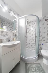 Koupelna v ubytování Delux Suite - Apartament 100 de m2 cu 3 camere și parcare gratuită, lângă Arena Mall in Centrul Bacău + 31 fotografií