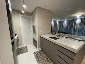 Phòng tắm tại Apartamento Luz da Aurora - Próximo a Rua Coberta +21 ảnh