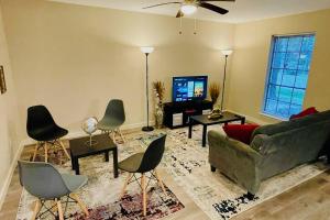 a living room with a couch and chairs and a tv at Woodlands House - FREE Parking & Fast WiFi - 3 Bed. 1,5 Bath in The Woodlands
