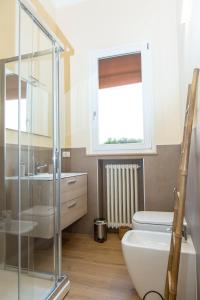 Ένα μπάνιο στο Interno Estense 753